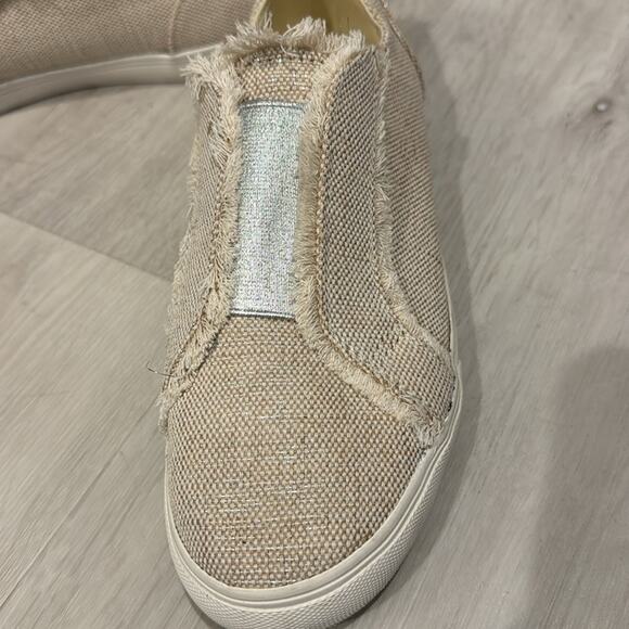 Nine West NWOT Canvas with Metallic Sneakers with Silver front detail. - Picture 4 of 9